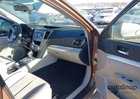 2011 Subaru Legacy 2.5I z USA, uszkodzony, nr VIN 4S3BMBA63B3217121